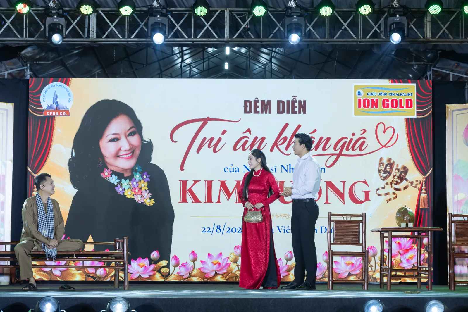 NSND Kim Cương trong trích đoạn Lá Sầu Riêng