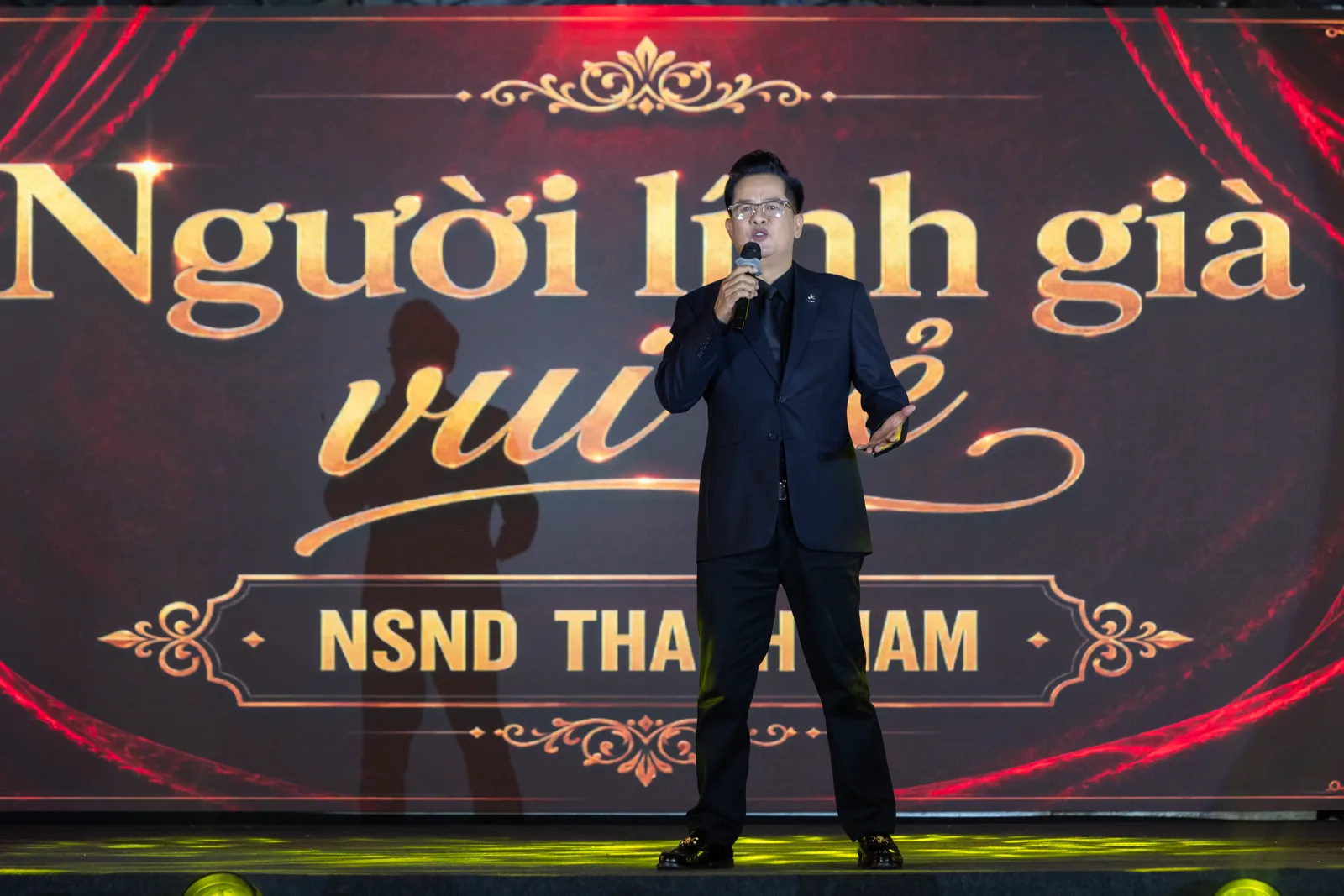 NSND Thanh Nam biểu diễn Người lính già vui vẻ